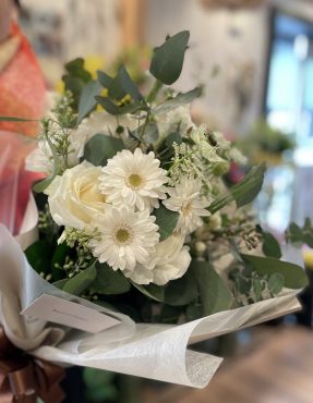 白い花束|「バルーンフラワー」　（岩手県紫波郡矢巾町の花屋）のブログ
